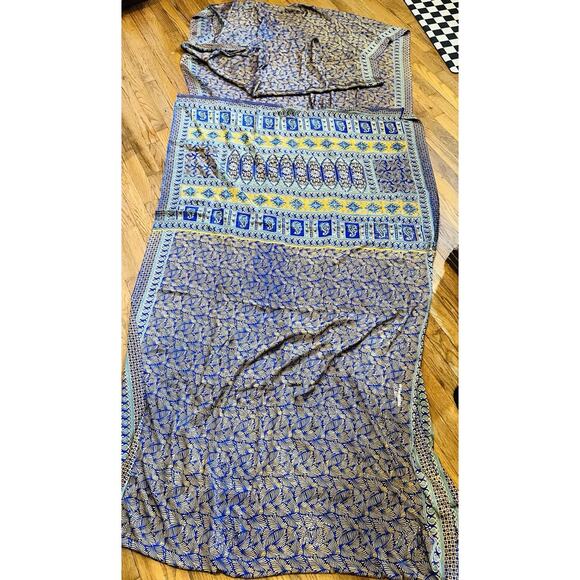 Indian Silk Bollywood Saree in Green, Blue, and Gold Color - Picture 2 of 8